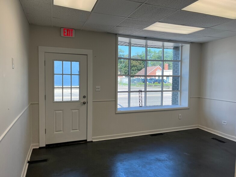 22100-22200 John R Rd, Hazel Park, MI for lease - Building Photo - Image 2 of 7