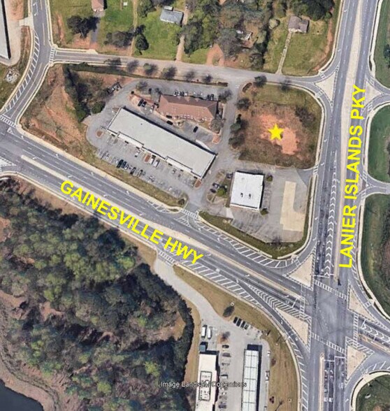 5220 Lanier Island Pky, Buford, GA à louer - Photo du bâtiment - Image 3 de 7