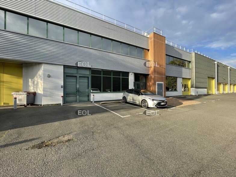 Flex in Argenteuil for lease - Building Photo - Image 1 of 11