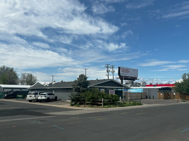 4030-4040 E Warren Ave portefeuille de 2 propriétés à vendre sur LoopNet.ca - Photo du bâtiment - Image 2 de 14