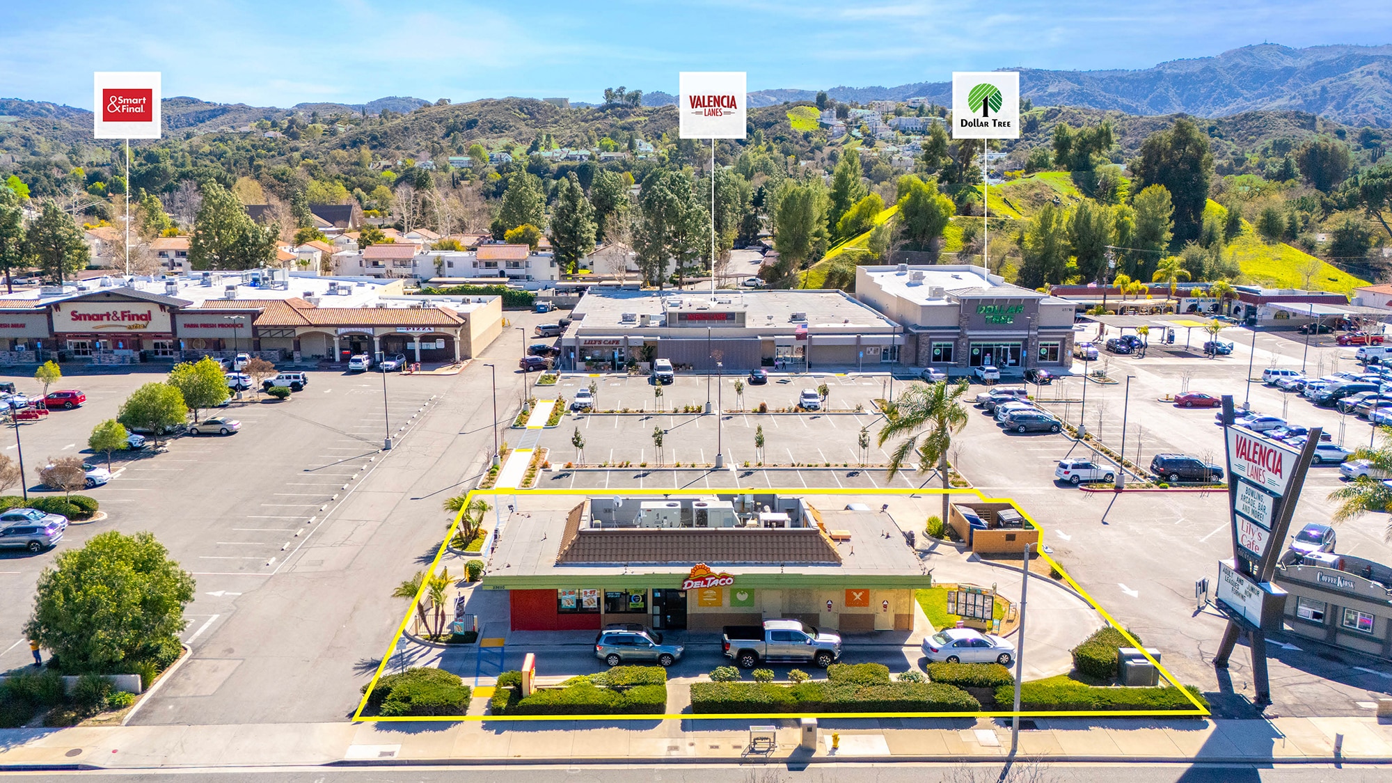 23650 Lyons Ave, Santa Clarita, CA à vendre Photo du bâtiment- Image 1 de 9