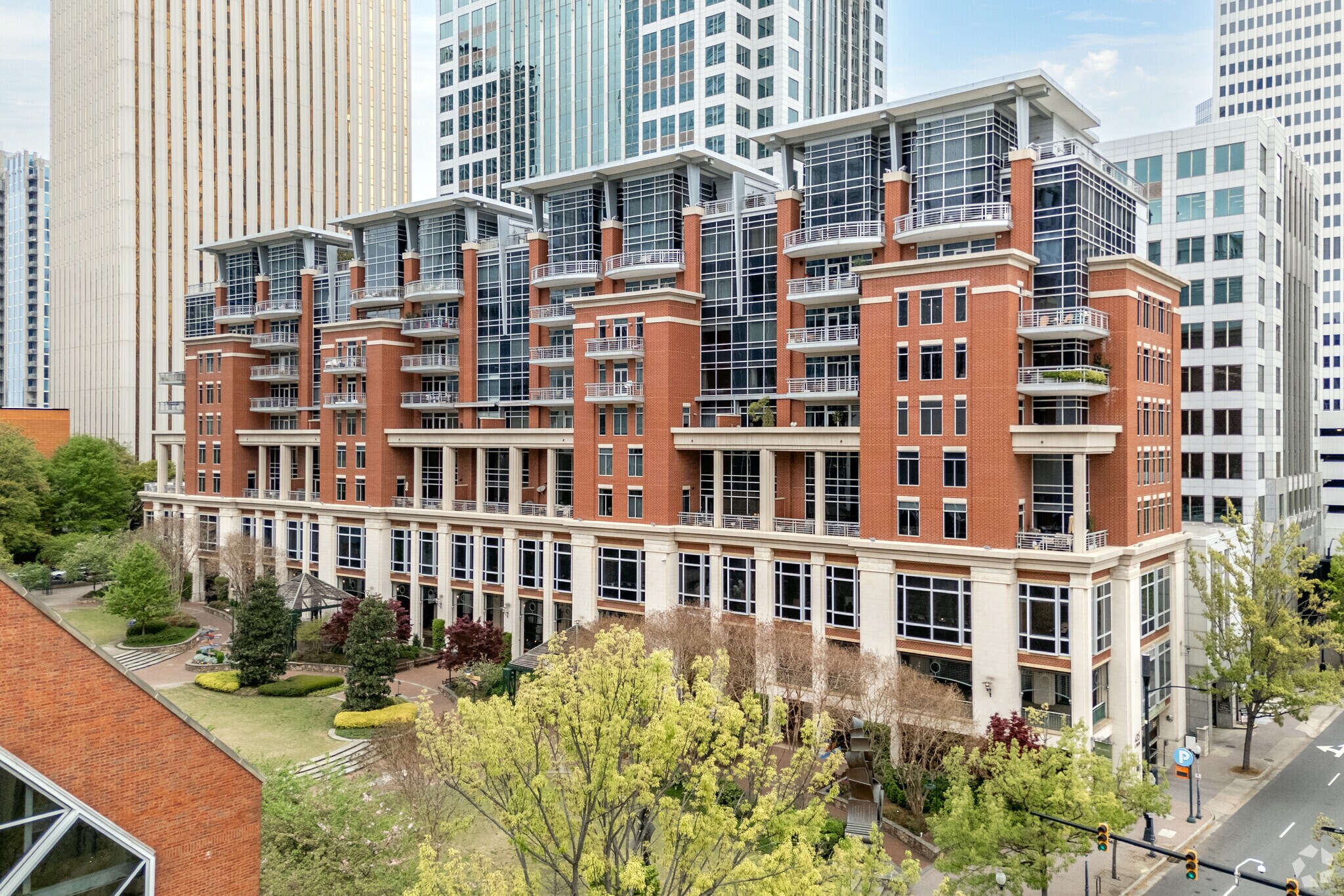 425-435 S Tryon St, Charlotte, NC for lease Primary Photo- Image 1 of 6