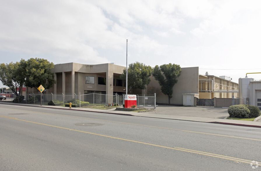 1025 E Bardsley Ave, Tulare, CA for lease - Primary Photo - Image 1 of 7