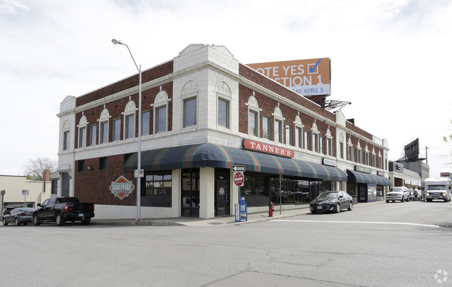 7425-7433 Broadway St, Kansas City, MO for lease - Primary Photo - Image 1 of 4