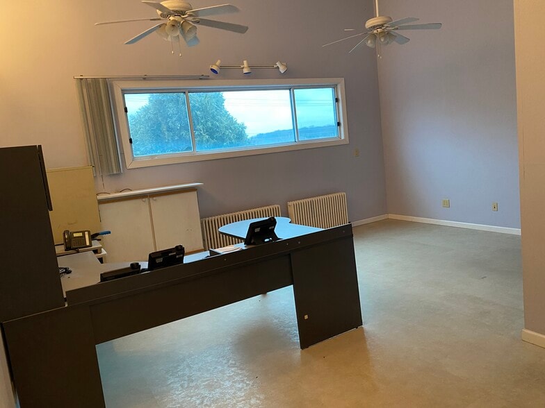 1720 Valley View Rd, Hermitage, PA for sale - Building Photo - Image 3 of 15
