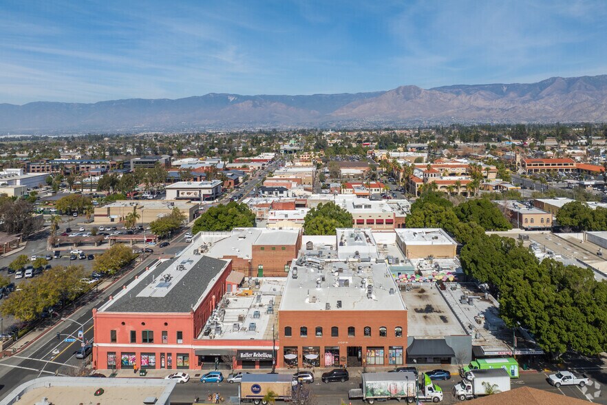 19 E Citrus Ave, Redlands, CA à louer - Photo du bâtiment - Image 3 de 6