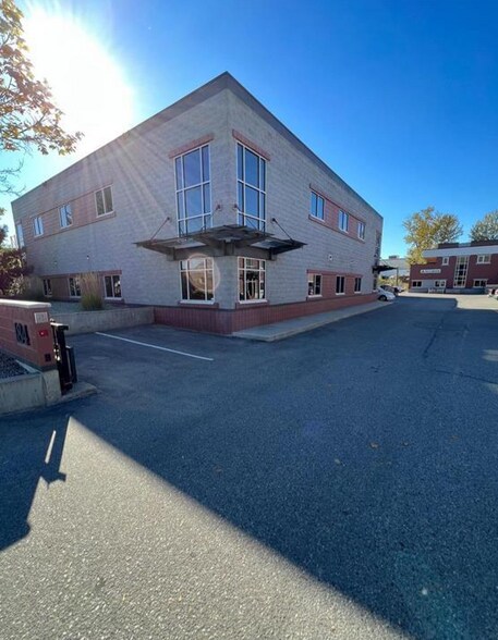 184 Adams Rd, Kelowna, BC à louer - Photo du bâtiment - Image 2 de 11