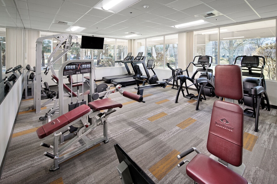 10860 Gold Center Dr, Rancho Cordova, CA for lease - Interior Photo - Image 2 of 31