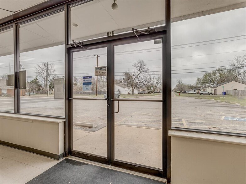 430 N Berry Rd, Norman, OK à louer - Photo du bâtiment - Image 2 de 25