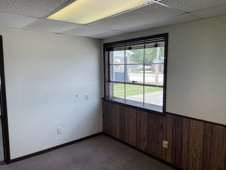 607 E Pike St, Jackson Center, OH for sale - Building Photo - Image 3 of 7