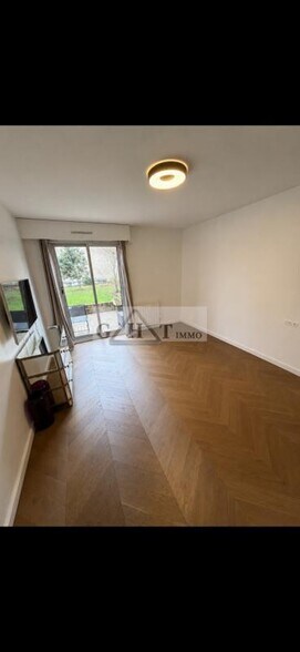 Office in Charenton-le-Pont for sale - Building Photo - Image 2 of 12