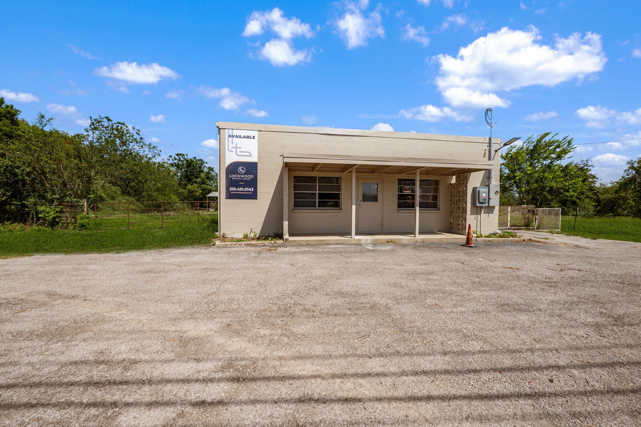 992 E Southcross Blvd, San Antonio, TX à vendre Photo du bâtiment- Image 1 de 1