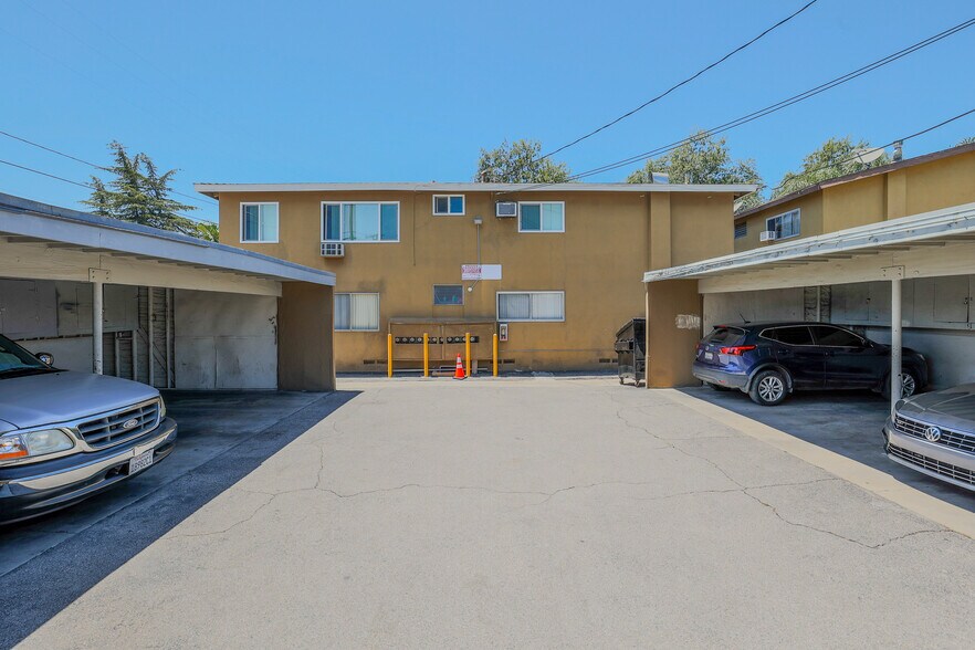 8000 Owensmouth Ave, Canoga Park, CA à vendre - Photo du bâtiment - Image 2 de 13