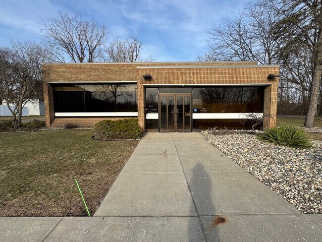 More details for 14206 N Fenton Rd, Fenton, MI - Retail for Lease