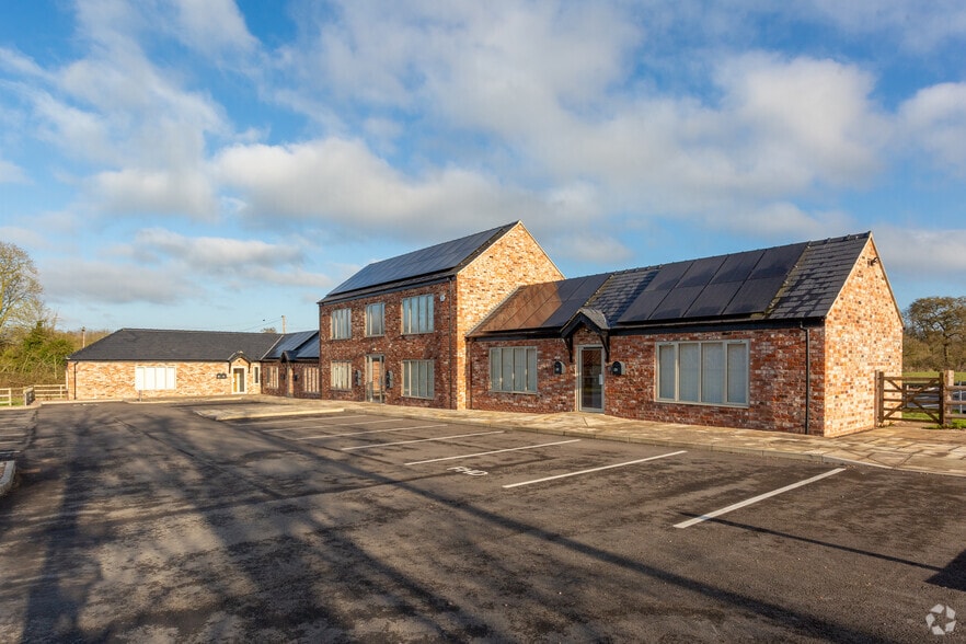 Grove Ln, Stonehouse for lease - Primary Photo - Image 1 of 11