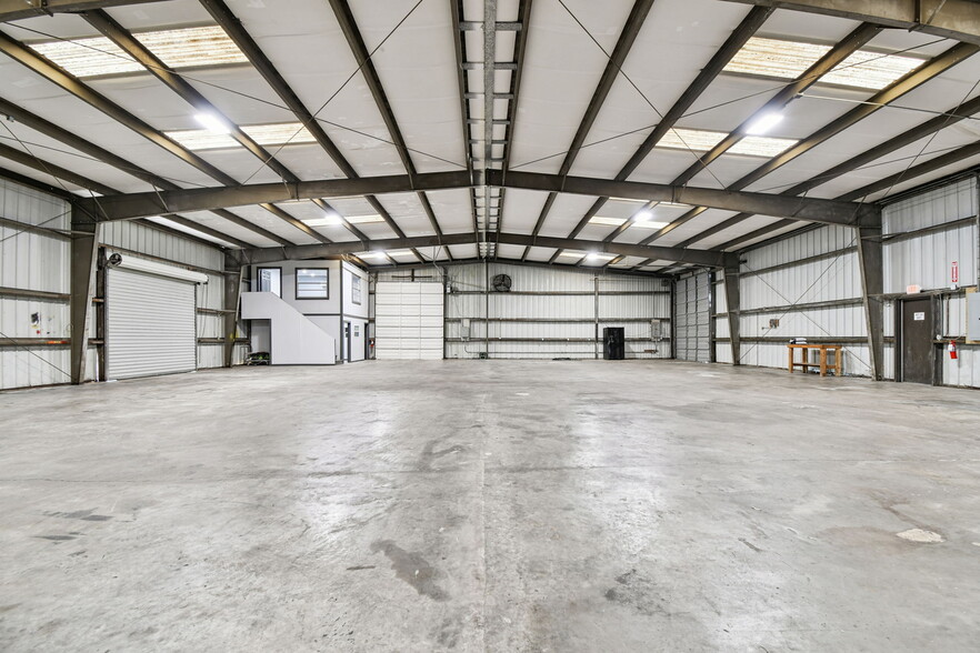 7030-7044 Osteen, New Port Richey, FL for lease - Building Photo - Image 3 of 26