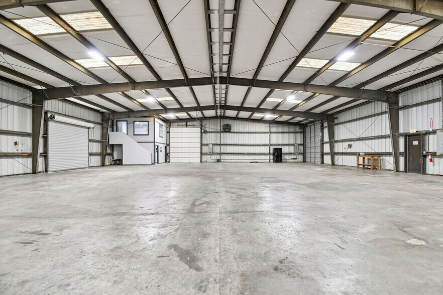 7030-7044 Osteen, New Port Richey, FL à louer - Photo du bâtiment - Image 3 de 26