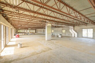 6400 4th St N, Saint Petersburg, FL for sale Interior Photo- Image 1 of 2
