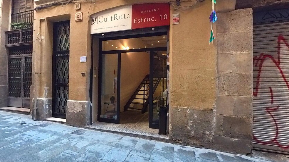 Immeuble residentiel dans Barcelone, Barcelona à vendre - Photo du bâtiment - Image 2 de 2