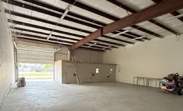 2201 SE Indian St, Stuart, FL for lease Interior Photo- Image 2 of 2
