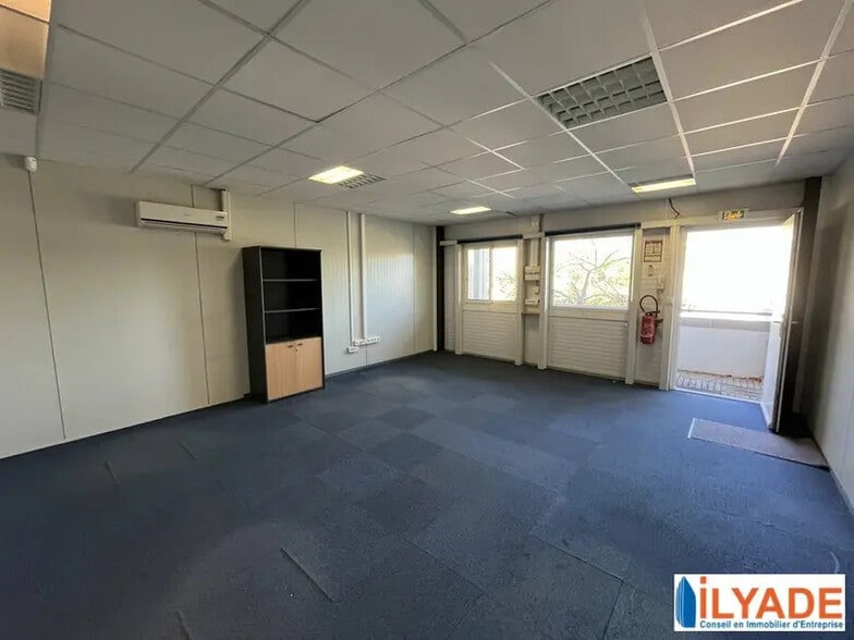Zone Avon, Gardanne for lease - Interior Photo - Image 2 of 5