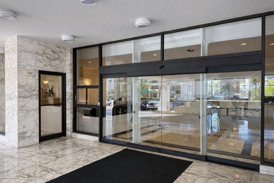 5700 Collins Ave, Miami Beach, FL for sale - Primary Photo - Image 1 of 18