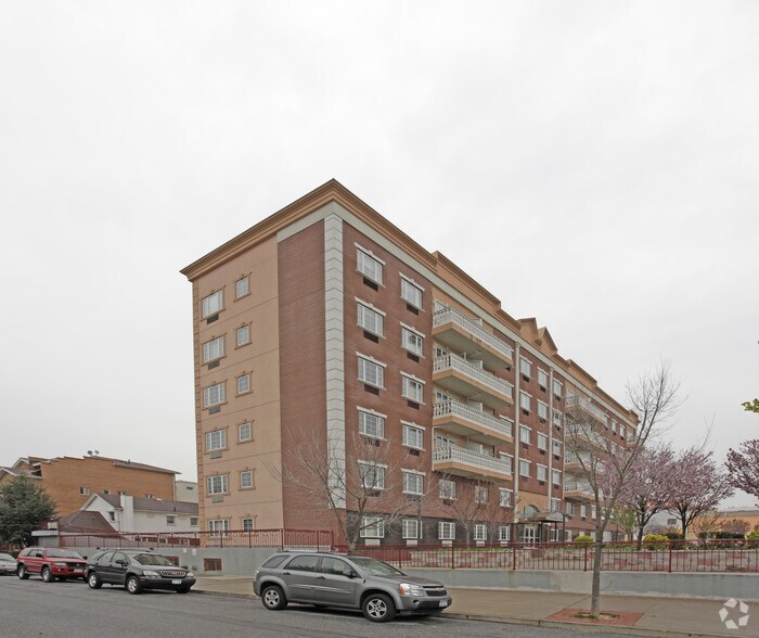 2801 Emmons Ave, Brooklyn, NY à louer - Photo du bâtiment - Image 1 de 9