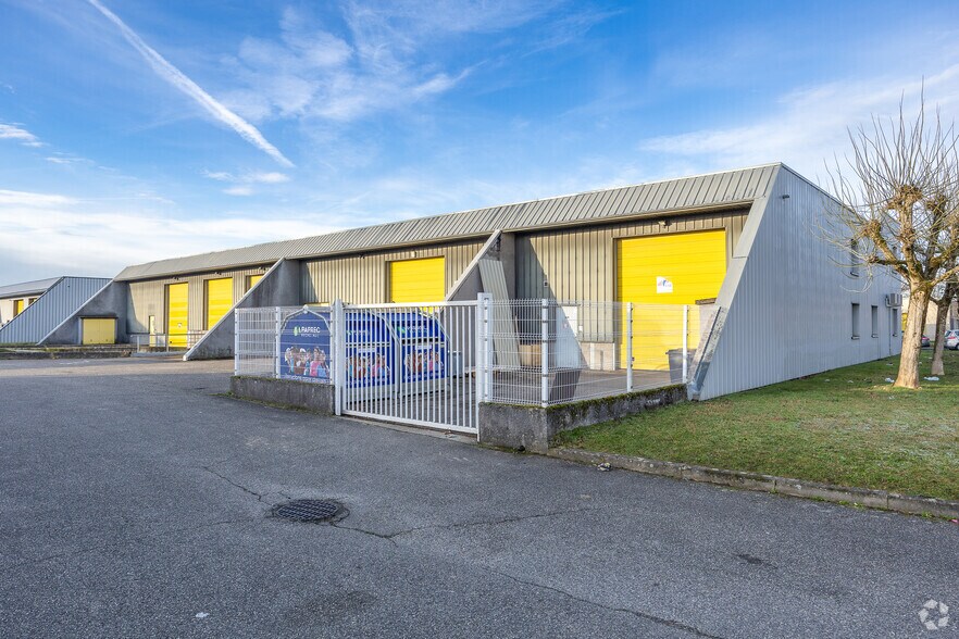 9 Rue De La Perlerie, Vaulx-en-Velin à louer - Photo du bâtiment - Image 3 de 3