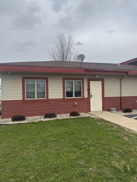 220 Riverbirch Ct, Deerfield, WI à vendre - Photo du bâtiment - Image 3 de 14