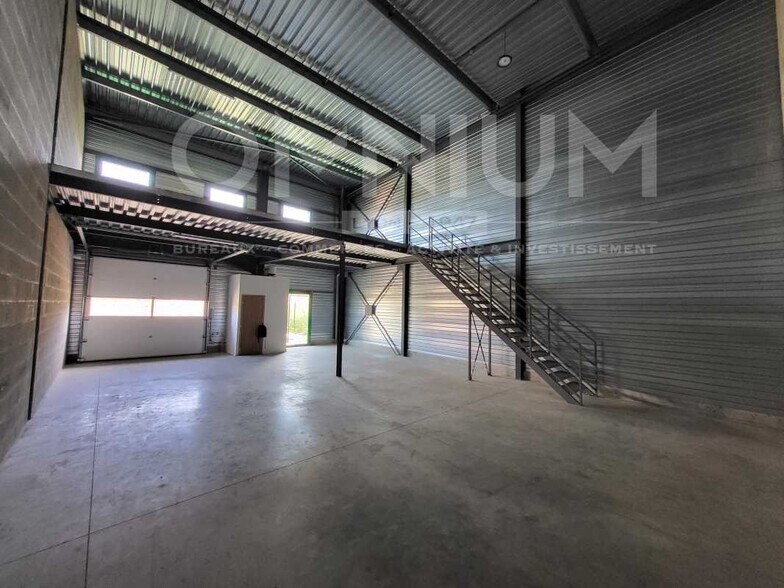 Flex in Mions for lease - Interior Photo - Image 3 of 8