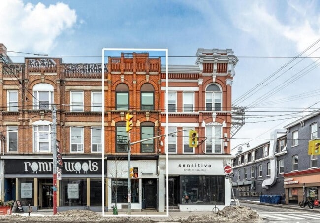 More details for 654 Queen St W, Toronto, ON - Retail for Sale