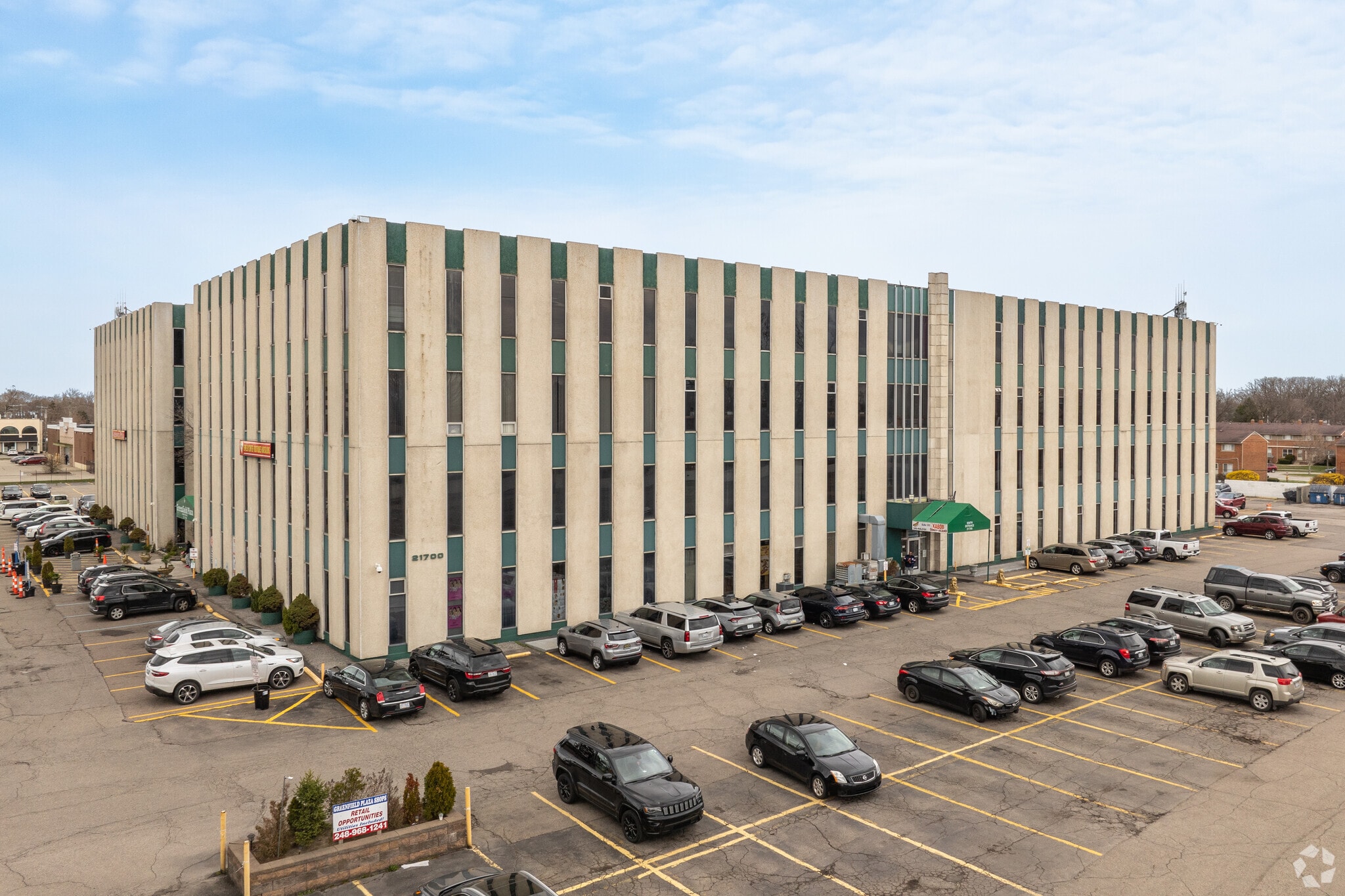 21700 Greenfield Rd, Oak Park, MI for lease Primary Photo- Image 1 of 11