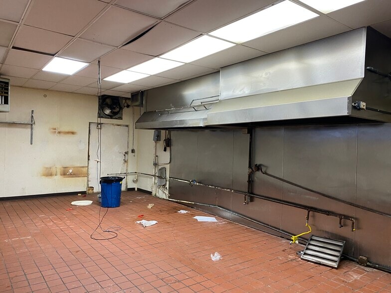 101-107 N Oak Park Ave, Oak Park, IL for sale - Interior Photo - Image 3 of 55