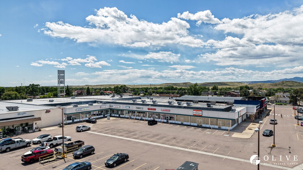 Widefield Mall portefeuille de 8 propriétés à vendre sur LoopNet.ca - Photo du bâtiment - Image 2 de 35