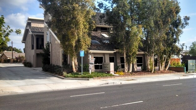 2745 E Chapman Ave, Orange, CA à louer Photo principale- Image 1 de 12