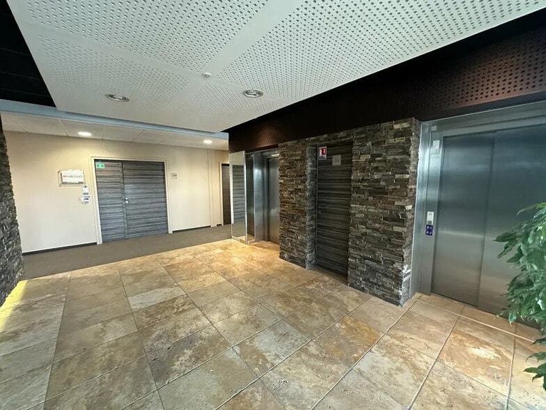 Bureau dans Schiltigheim à louer - Hall d’entrée - Image 2 de 9