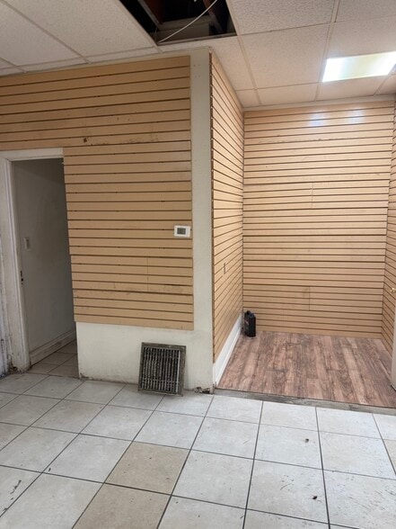 2203-2309 Brundage Ln, Bakersfield, CA for lease - Interior Photo - Image 3 of 7