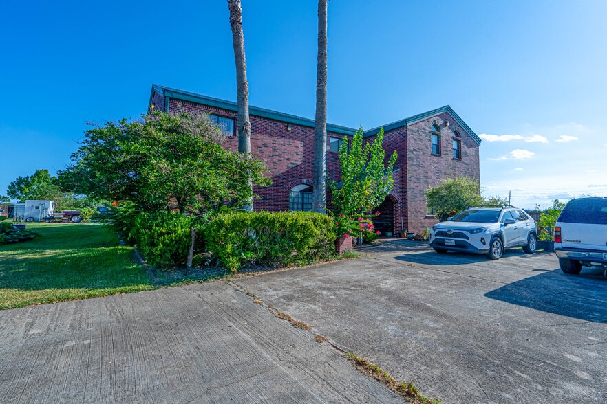 10522 Hughes Ranch Rd, Pearland, TX for sale - Primary Photo - Image 1 of 7