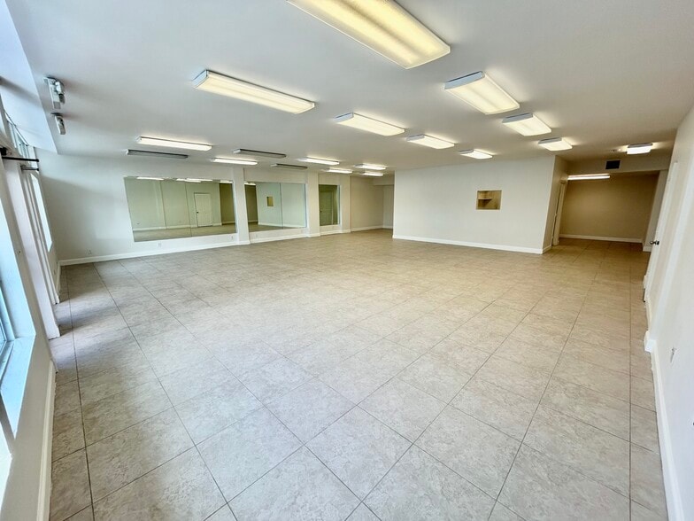 3038 N Federal Hwy, Fort Lauderdale, FL for lease - Building Photo - Image 2 of 6