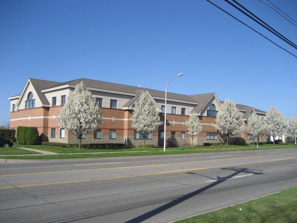 20225-20229 E 9 Mile Rd, Saint Clair Shores, MI à louer Photo du bâtiment- Image 1 de 10