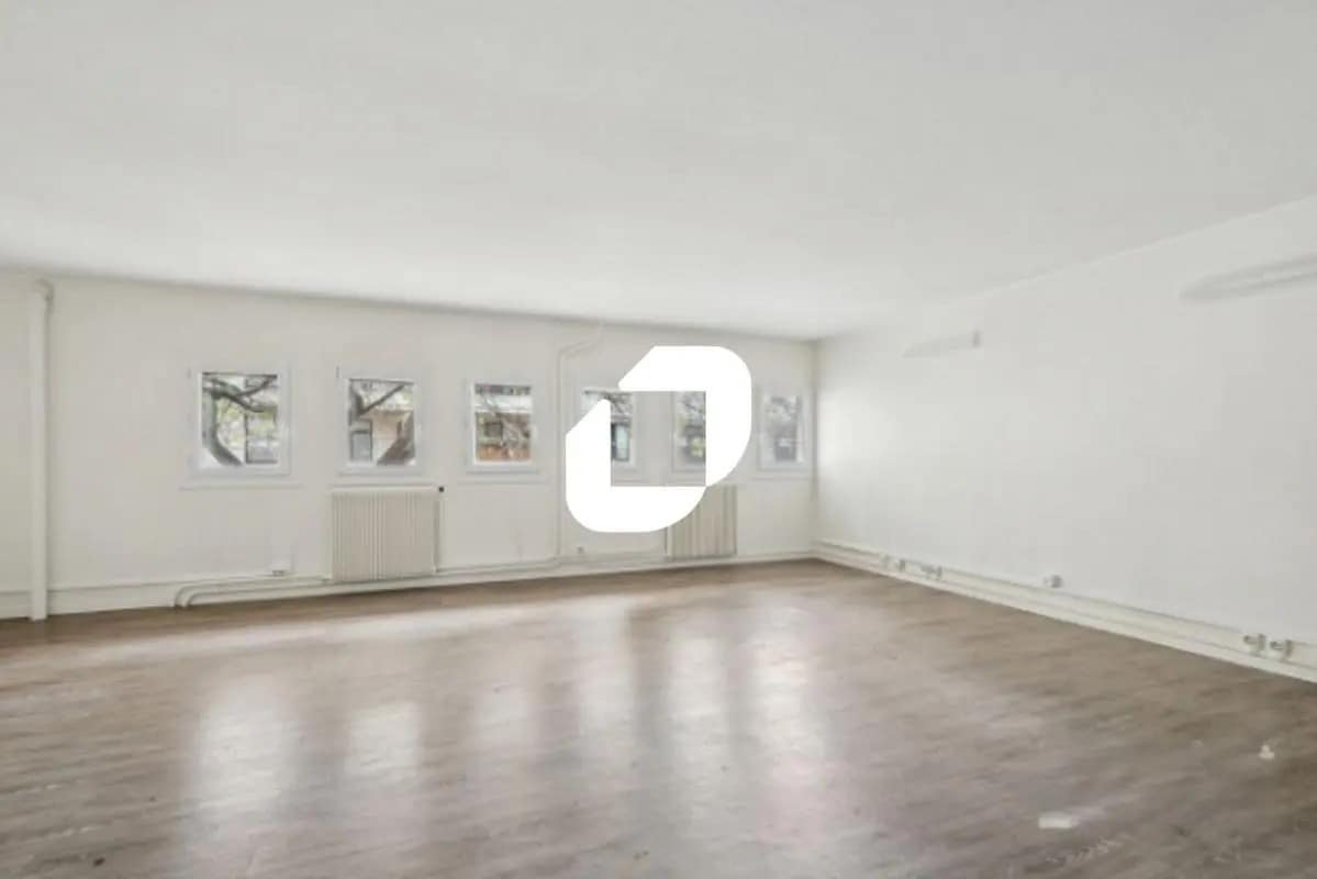 Office in Issy-les-Moulineaux for sale Interior Photo- Image 1 of 12