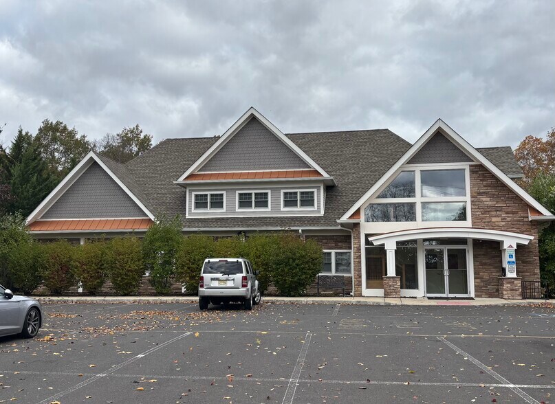 186 W Veterans Hwy, Jackson, NJ à vendre - Photo du bâtiment - Image 2 de 9
