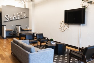 703 W St Germain St, Saint Cloud, MN à louer Photo intérieure- Image 1 de 11