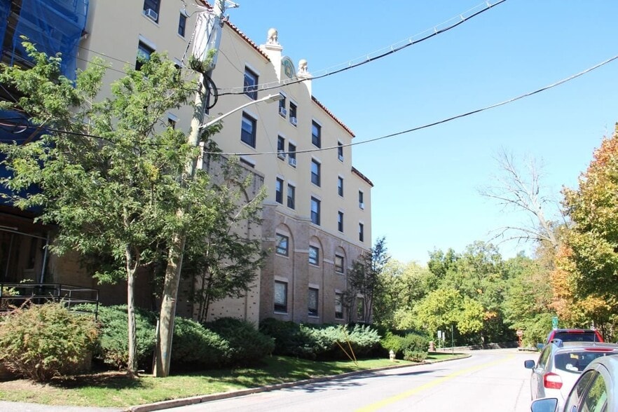 1 Elm St, Tuckahoe, NY à vendre - Photo du bâtiment - Image 2 de 9