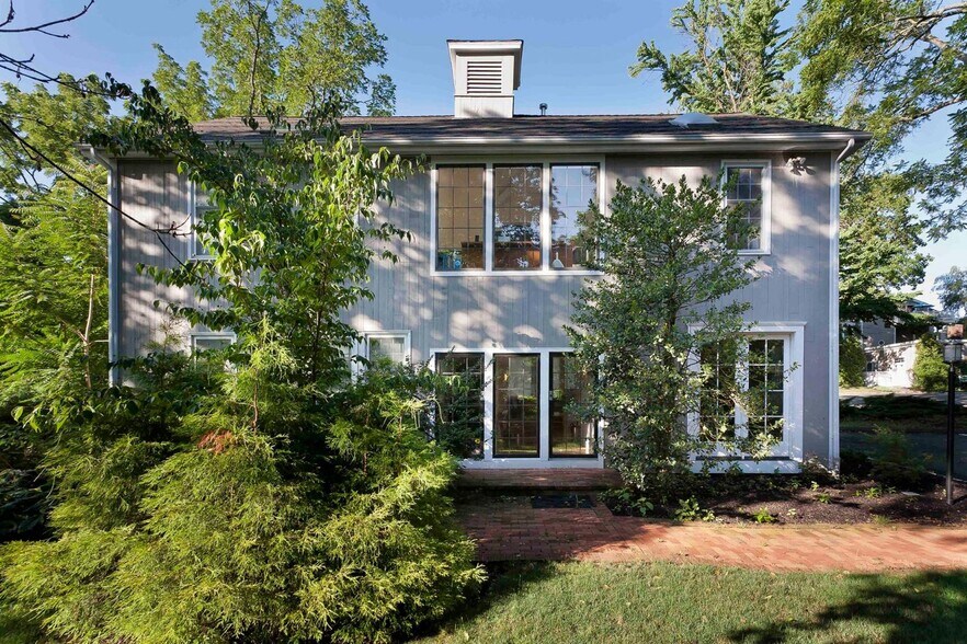 5 Sylvan Rd S, Westport, CT à louer - Photo du bâtiment - Image 2 de 9