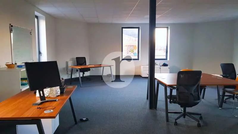 Retail in VILLENEUVE-D'ASCQ for lease Interior Photo- Image 1 of 6