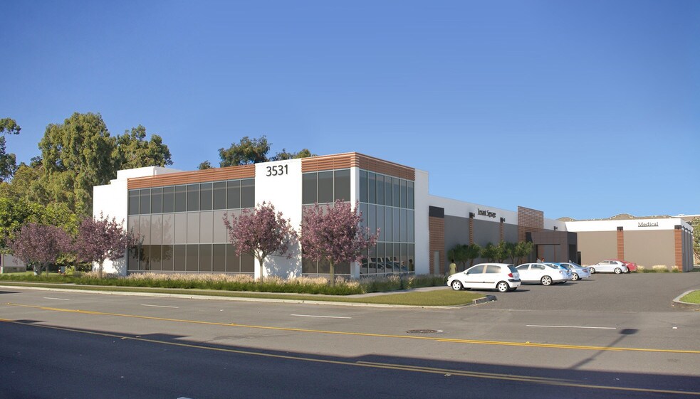 3531 Fashion Way, Torrance, CA à louer - Photo du bâtiment - Image 2 de 12