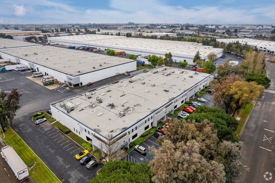 1495-1497 Zephyr Ave, Hayward, CA for lease - Building Photo - Image 1 of 19