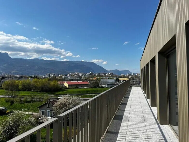 Rue Des Javaux, Eybens à vendre - Photo du bâtiment - Image 3 de 12