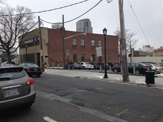 129-131 Court St, White Plains, NY à louer - Photo du bâtiment - Image 3 de 5